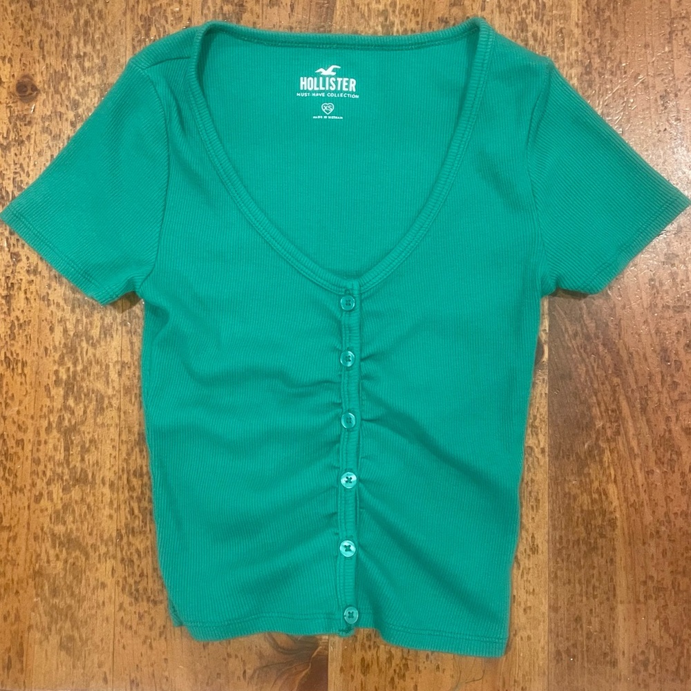 XS Hollister Green Tee button down crop